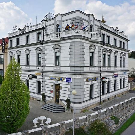 Hotel Cade Písek Esterno foto