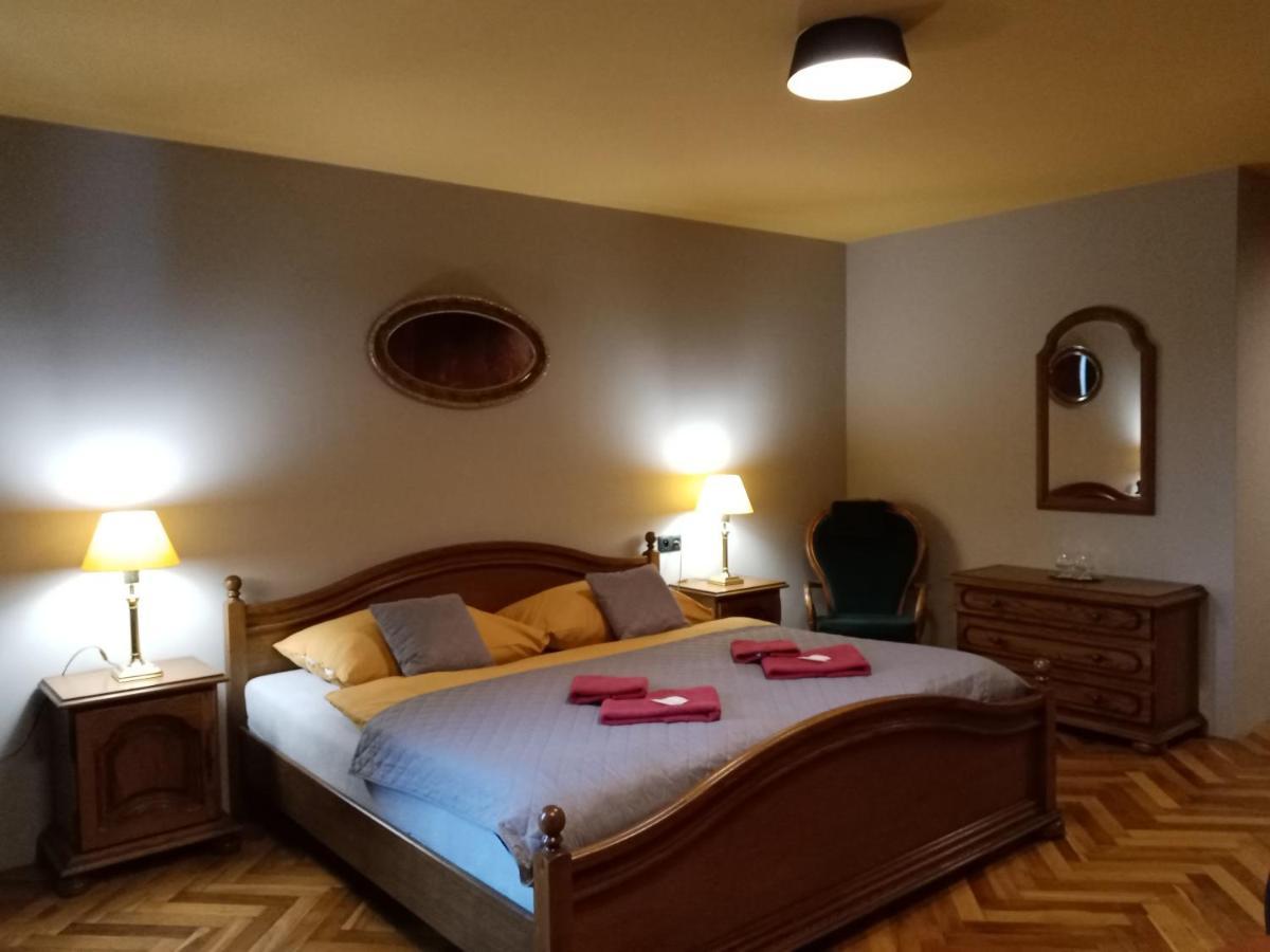 Hotel Cade Písek Esterno foto