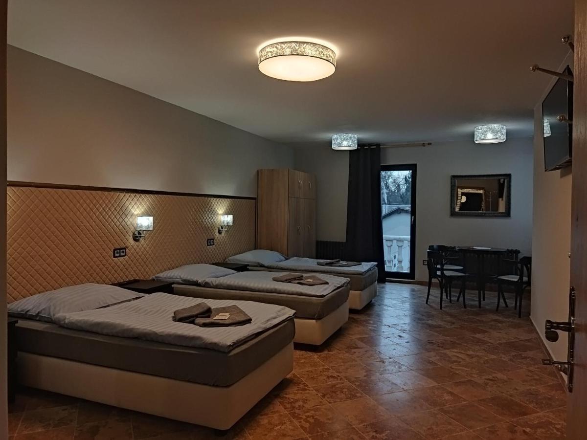Hotel Cade Písek Esterno foto