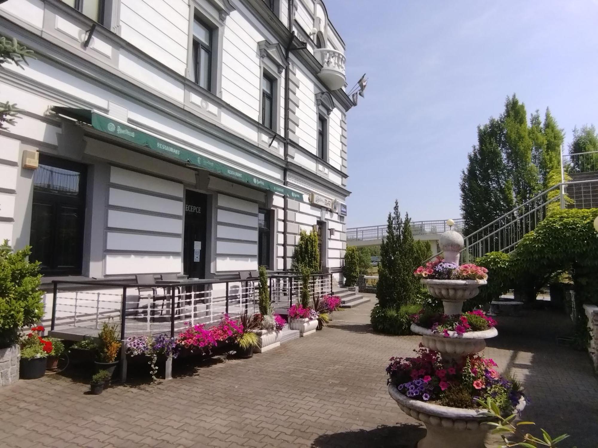 Hotel Cade Písek Esterno foto