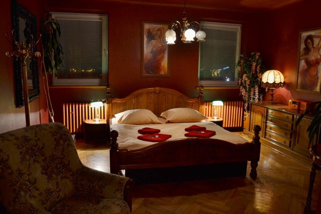 Hotel Cade Písek Esterno foto